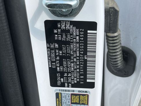 Used 2025 Kia Sportage LX FWD image 28