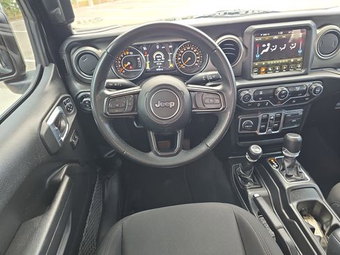 Used 2022 Jeep Gladiator Sport image 15