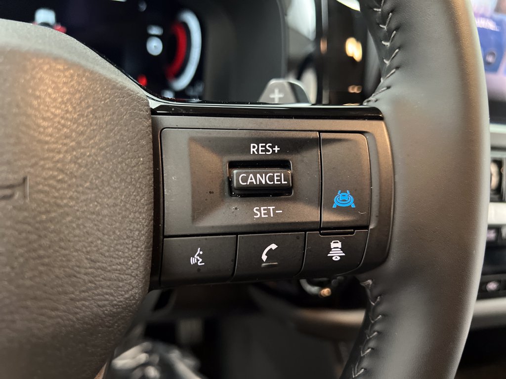 Used 2026 Nissan Pathfinder SL FWD image 54