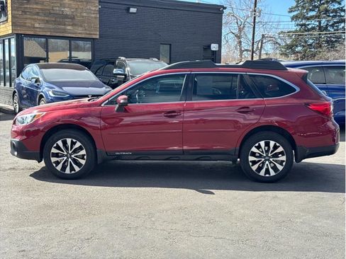 Used 2017 Subaru Outback 3.6R Limited image 2