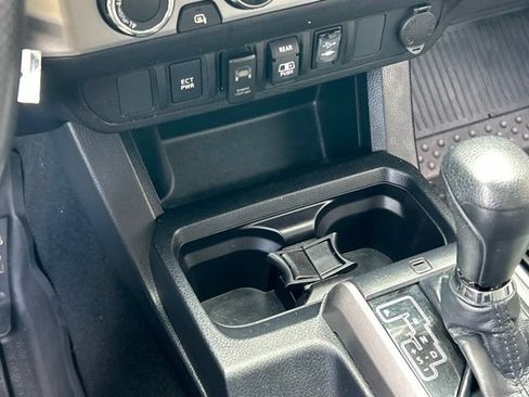 Used 2018 Toyota Tacoma SR5 AWD/4WD image 61