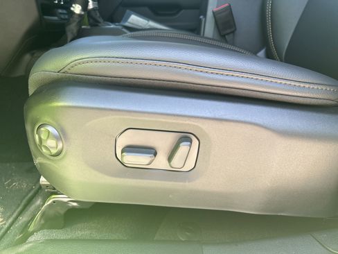 New 2025 Jeep Gladiator Sport image 9