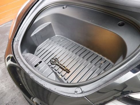 Used 2023 Tesla Model 3 Performance image 12