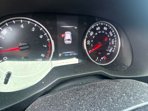 Used 2021 Toyota RAV4 LE AWD/4WD image 8