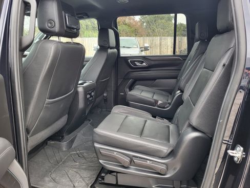 Used 2023 Chevrolet Suburban Z71 w/ Z71 Off-Road Package image 18