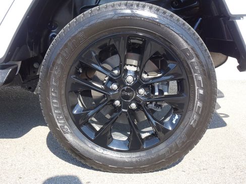 Used 2023 Jeep Wrangler Unlimited Sahara AWD/4WD image 26