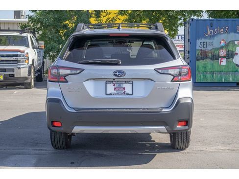 Certified 2025 Subaru Outback Limited AWD/4WD image 4