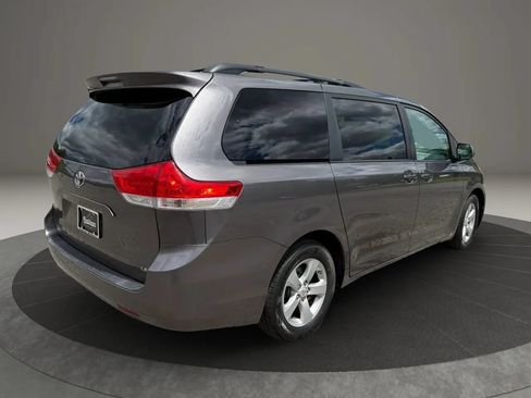 Used 2011 Toyota Sienna LE FWD image 5
