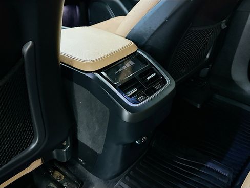 Used 2017 Volvo XC90 T6 Momentum w/ Vision Package image 29