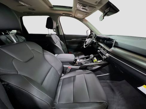 New 2025 Kia Telluride S image 32