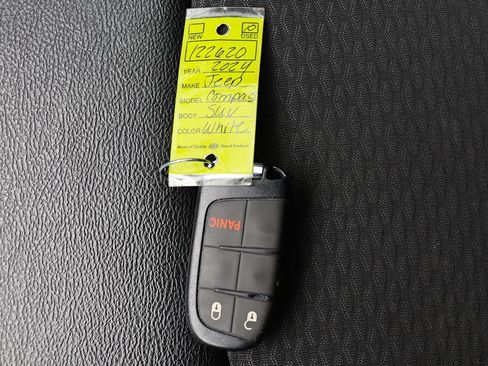 Used 2024 Jeep Compass Latitude AWD/4WD image 59