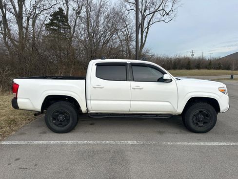 Used 2017 Toyota Tacoma SR w/ Tow Package image 12