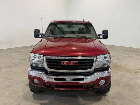 Used 2007 GMC Sierra 2500 SLT w/ Heavy-Duty Power Package AWD/4WD image 4
