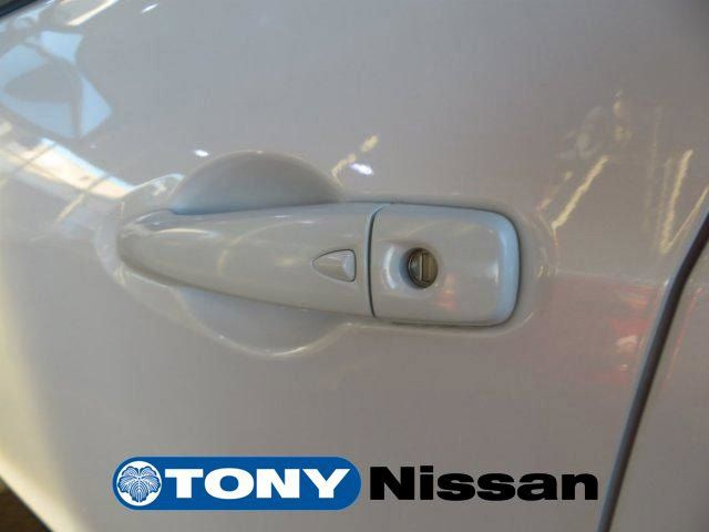 Used 2018 Nissan Kicks SV FWD image 14
