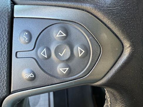 Used 2019 Chevrolet Suburban LT image 15