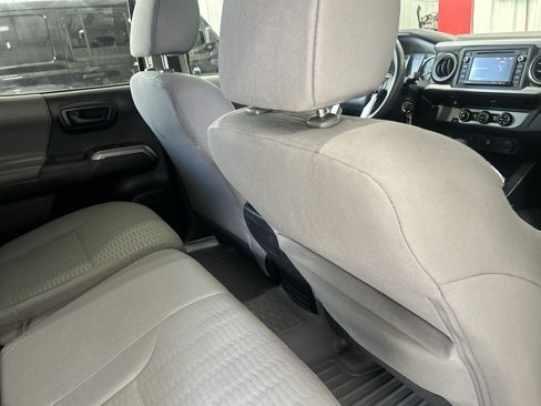 Used 2017 Toyota Tacoma SR5 w/ Tow Package RWD image 46