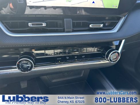 Used 2025 Chevrolet Equinox LT image 18