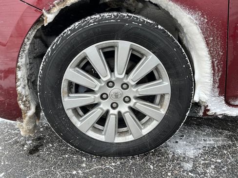 Used 2017 Toyota Sienna XLE image 3