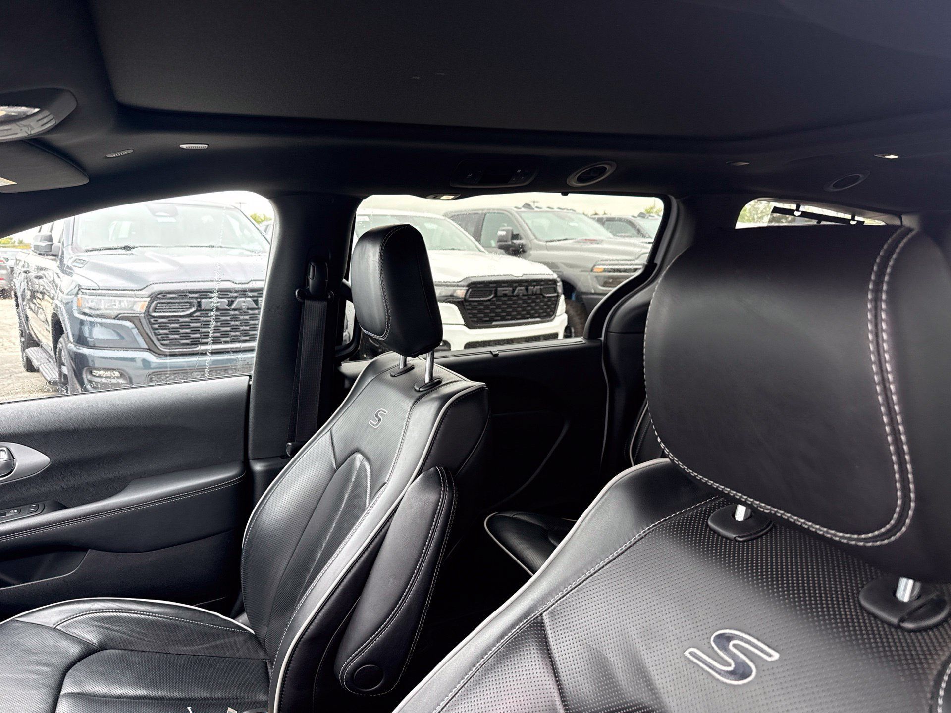 Used 2025 Chrysler Pacifica Limited FWD image 11