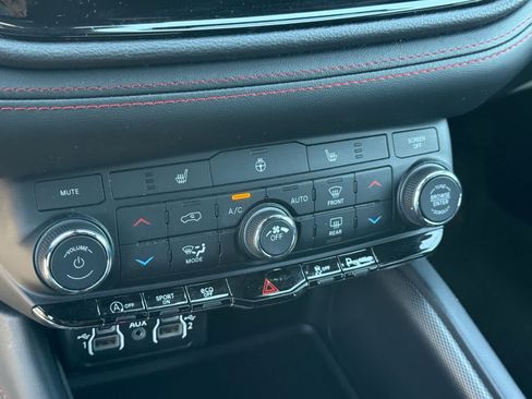 Used 2025 Dodge Durango GT AWD/4WD image 18
