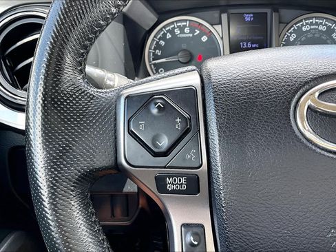 Used 2020 Toyota Tacoma SR5 AWD/4WD image 23