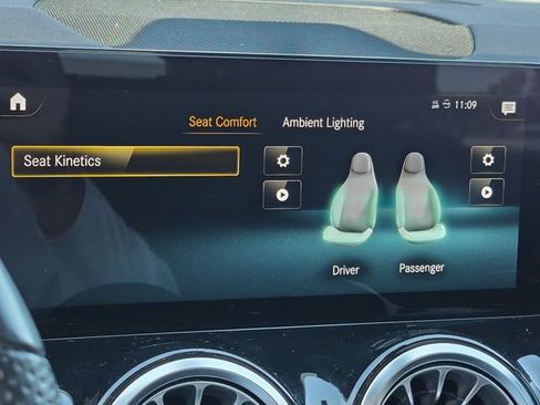 Used 2023 Mercedes-Benz GLB 250 image 31