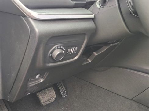 New 2025 Jeep Grand Cherokee Altitude image 12