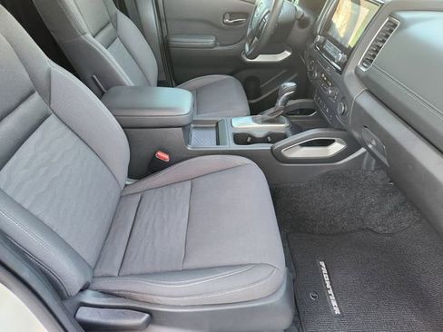 Used 2024 Nissan Frontier SV w/ SV Convenience Package image 10