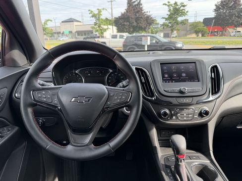 Used 2024 Chevrolet Equinox RS AWD/4WD image 11