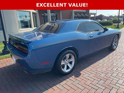 Used 2022 Dodge Challenger SXT w/ Driver Convenience Group image 8