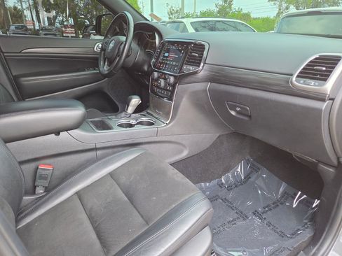 Used 2022 Jeep Grand Cherokee Laredo X RWD image 9