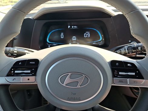 Certified 2025 Hyundai Elantra Sport image 18