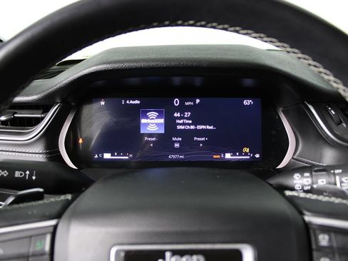 Used 2022 Jeep Grand Cherokee Altitude RWD image 10