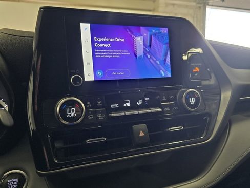 Used 2023 Toyota Highlander L FWD image 23