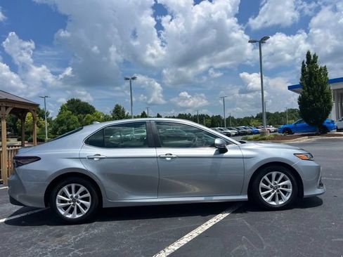 Used 2022 Toyota Camry LE w/ Convenience Package FWD image 5