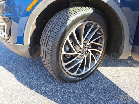 Used 2020 Lincoln Nautilus Reserve w/ Equipment Group 201A image 31