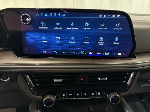 Used 2025 Chevrolet Suburban Z71 image 14