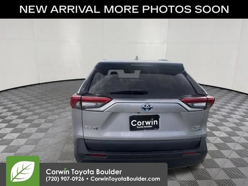 Used 2020 Toyota RAV4 XLE w/ XLE Grade Weather Package AWD/4WD image 6