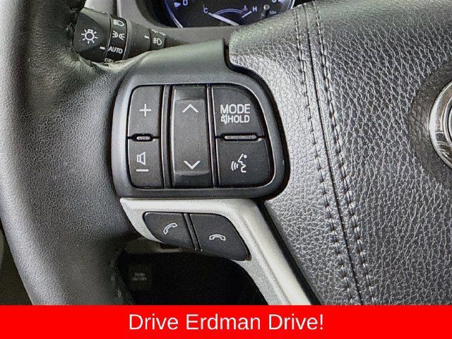 Used 2018 Toyota Highlander XLE FWD image 13
