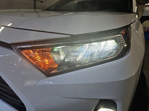 Used 2021 Toyota RAV4 XLE w/ Convenience Package FWD image 31