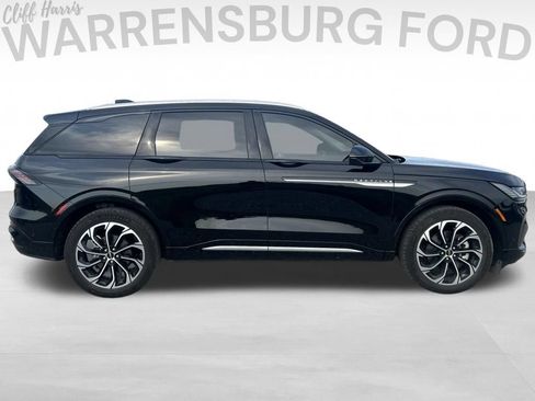 Used 2024 Lincoln Nautilus Reserve AWD/4WD image 8