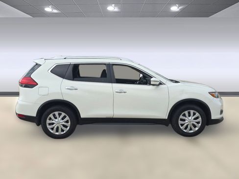 Used 2017 Nissan Rogue S w/ Appearance Package image 8
