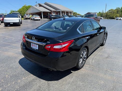 Used 2017 Nissan Altima 2.5 SV FWD image 4