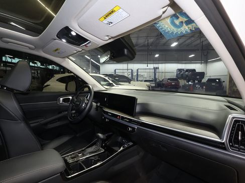 Used 2025 Kia Sorento SX image 29