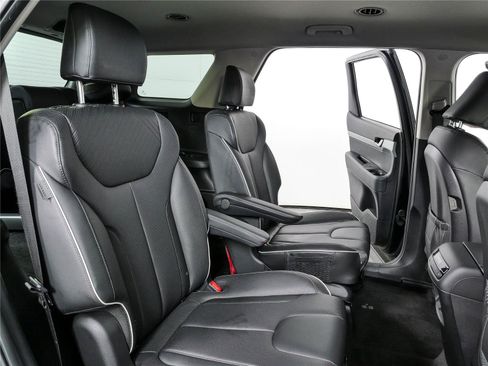 Used 2024 Hyundai Palisade SEL FWD image 21