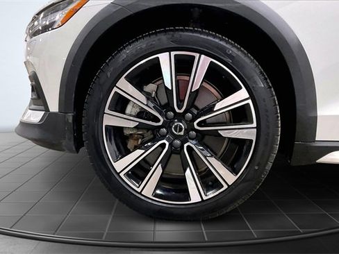 Certified 2024 Volvo V60 B5 Cross Country Ultimate w/ Protection Package Premier image 10