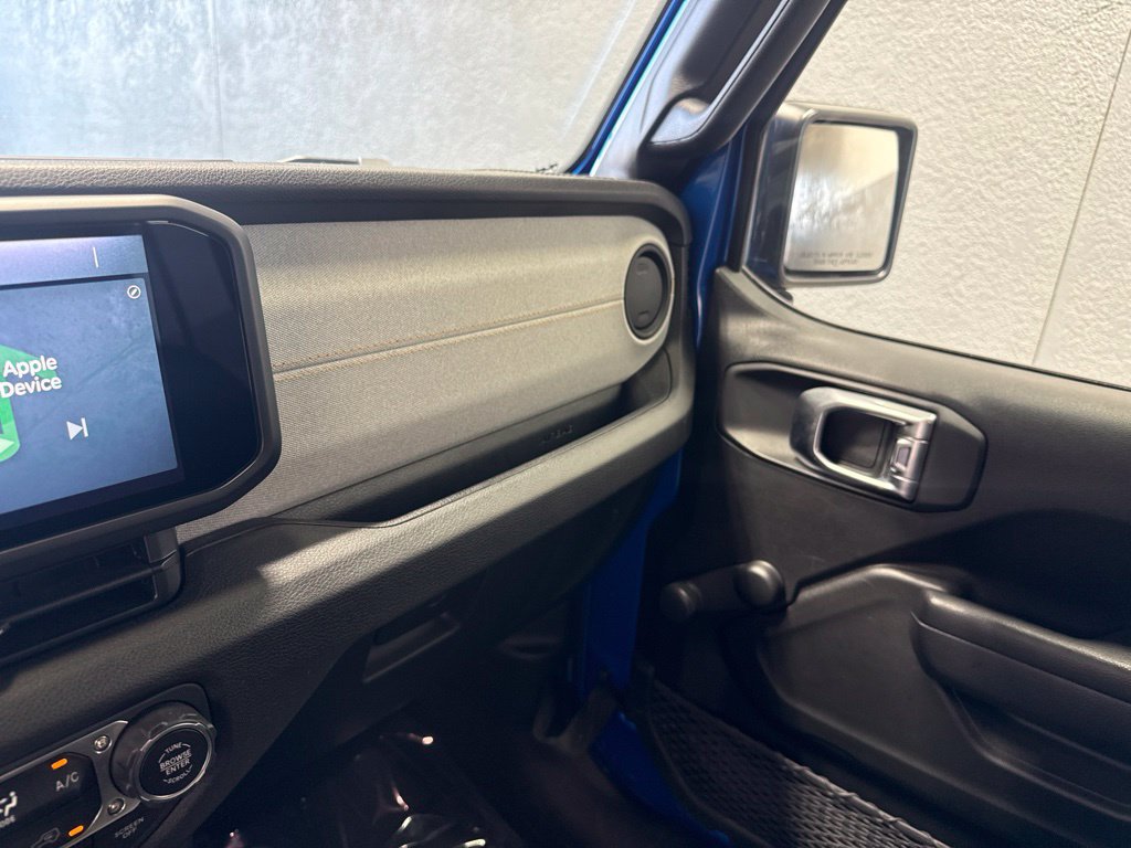Used 2024 Jeep Gladiator Sport AWD/4WD image 17
