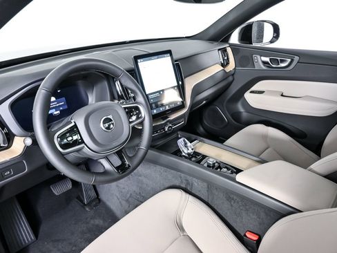 New 2026 Volvo XC60 B5 Core w/ Climate Package AWD/4WD image 4