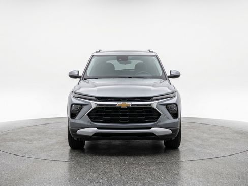 Used 2025 Chevrolet TrailBlazer LT AWD/4WD image 2