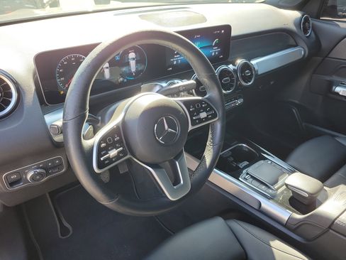 Used 2021 Mercedes-Benz GLB 250 4MATIC w/ Premium Package image 25